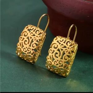 Elegant Gold Filigree Earrings
